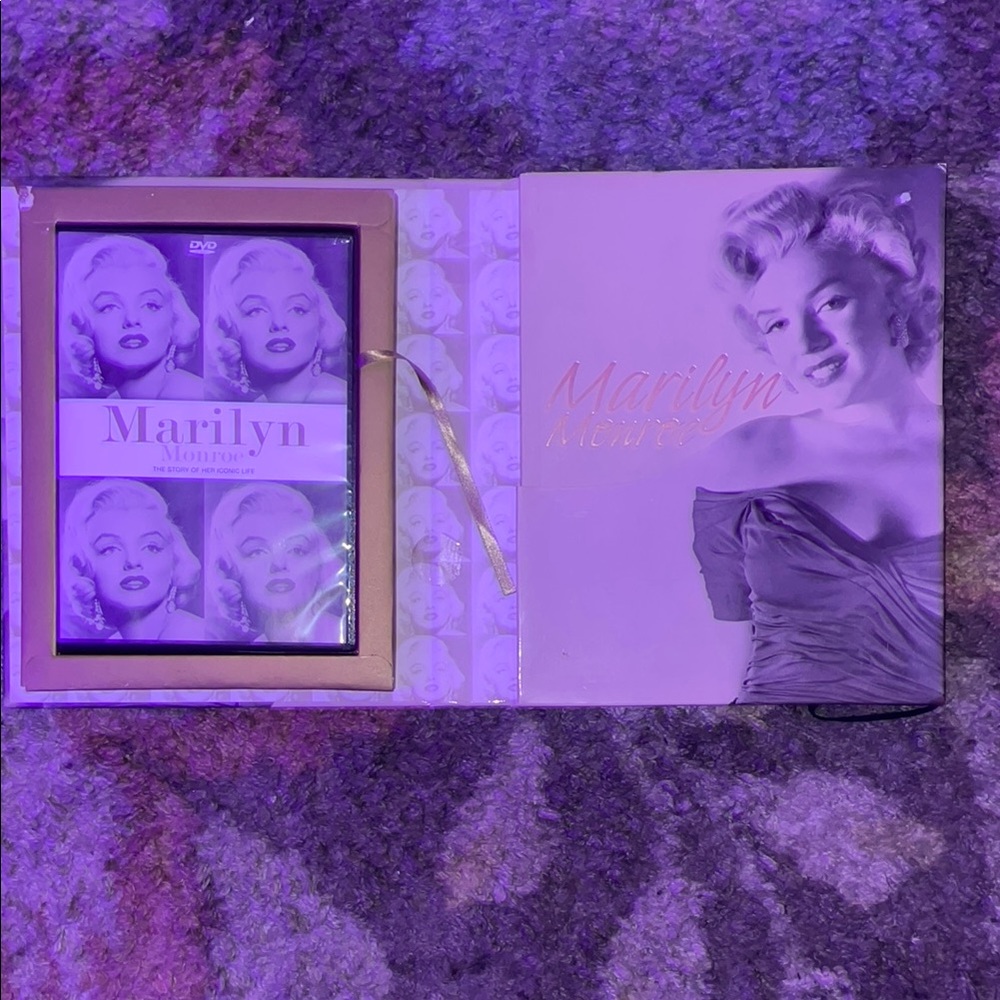 Marilyn Monroe Makeup Set - Purple